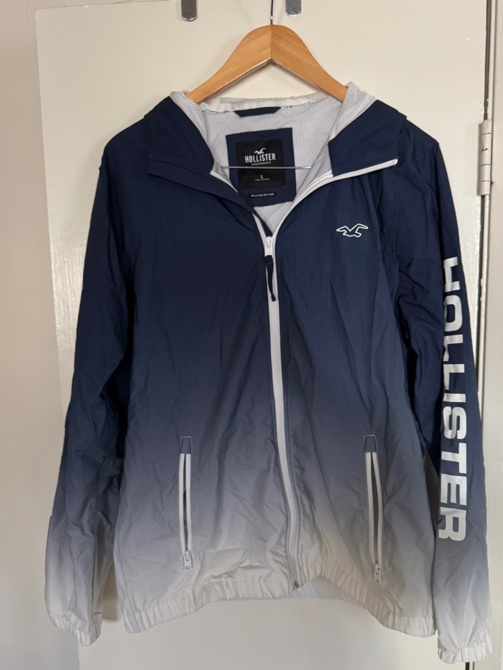Hollister Men’s Navy Ombre Windbreaker Jacket, size Large